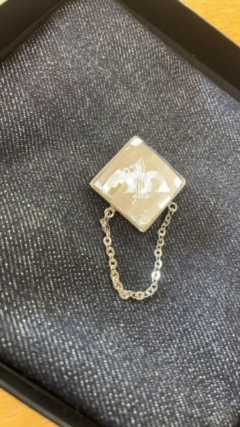 画像3: SWAROVSKI オリジナル社章・バッチ製作【1個より製作】サイズ21mm*21mm【ギフトボックス入り】 (3)