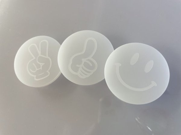 画像2: 乳白色●3枚セット●アクリル製 ゴルフチップマーカー  40mm いいね ピース スマイル  (2)