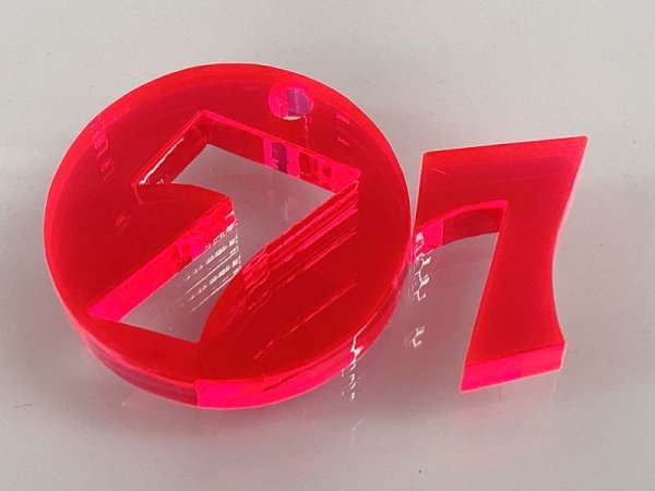 ウルトラレッド